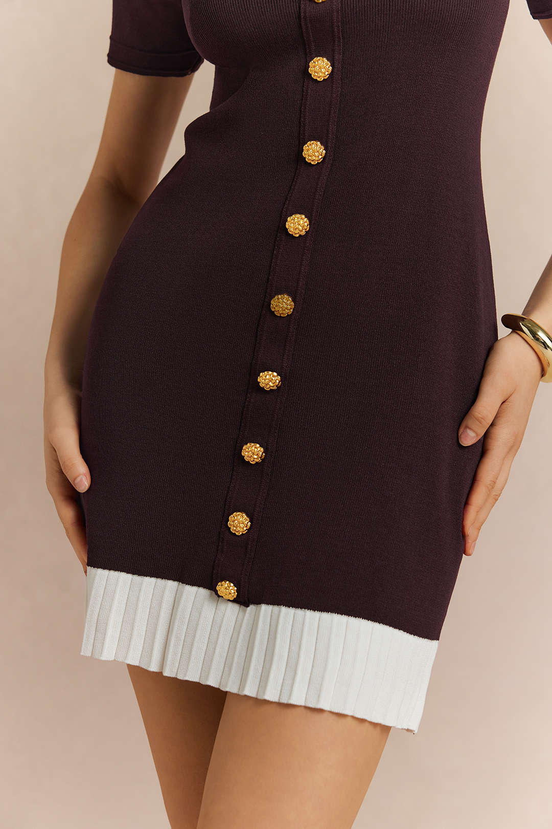 DressNovel Contrast Round Neck Metallic Button Short Sleeve Mini Dress